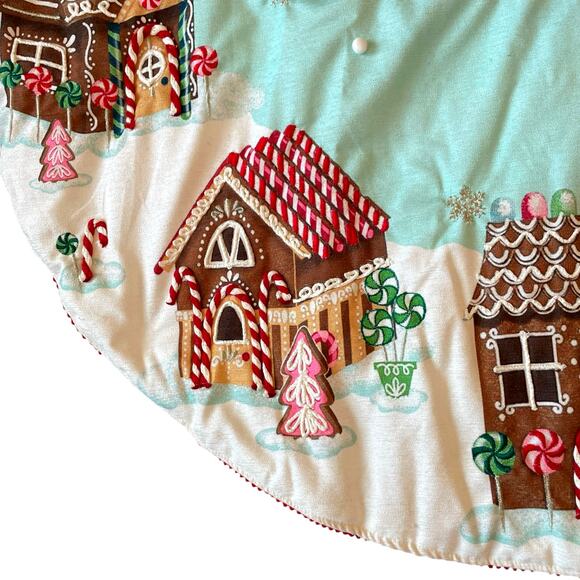 Nicole Miller 50in Gingerbread House Christmas Tree Skirt Embroidered New - Picture 5 of 16